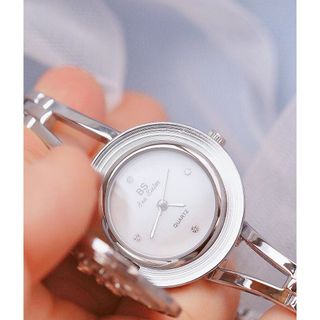 Đồng hồ Bee Sister lắc tay
