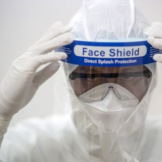 Face Shield - kính chống giọt bắn không bám hơi nước sản xất tại Việt Nam giá sỉ