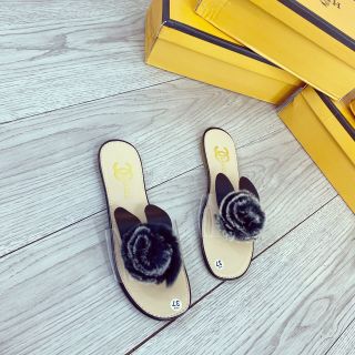 Dép lông tai thỏ hai mẫu