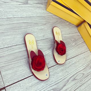 Dép lông tai thỏ hai mẫu