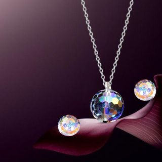 Pha lê ngũ sắc Swaroviski từ Áo