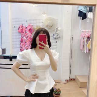 Áo cổ V tay phồng sang trọng