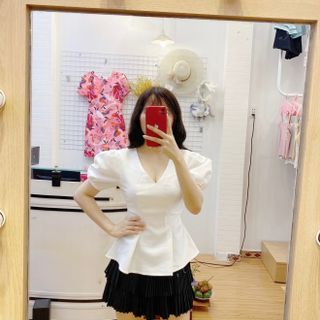 Áo cổ V tay phồng sang trọng