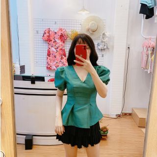 Áo cổ V tay phồng sang trọng