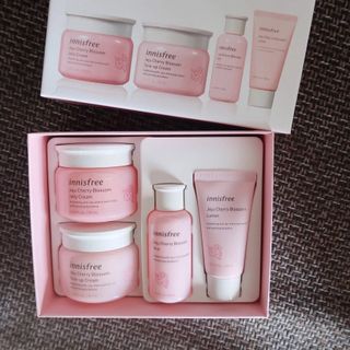 Set dưỡng trắng da hoa anh đào