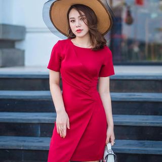 Đầm vạt chéo đỏ và hồng