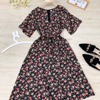Đầm hoa đắp ngực form dài qua gối