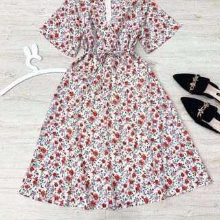 Đầm hoa đắp ngực form dài qua gối
