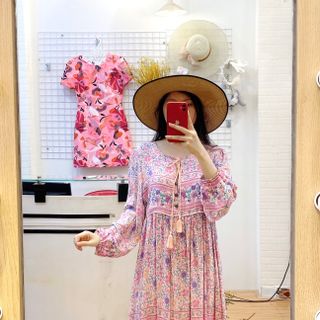 Đầm hoa văn đi biển
