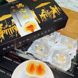 Bánh trứng muối tan chảy