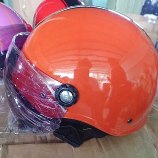 Nón bảo hiểm có kính chắn gió