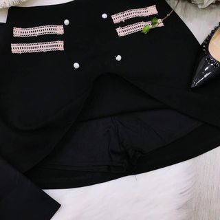 Set sơmi chân váy viền ren