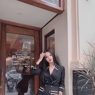 Set sơmi chân váy viền ren