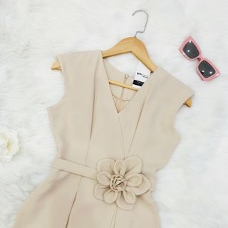 ĐẦM CỔ TIM EO ĐÍNH BÔNG XẺ TÀ
