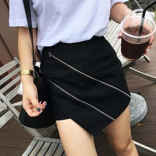 Quần short chân váy dây kéo xéo Mã: QN818
