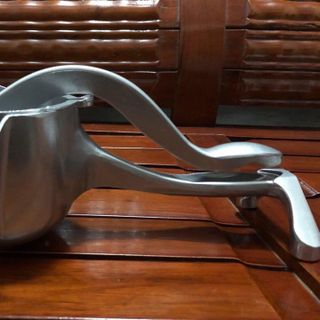 Máy ép hoa quả cầm tay tiện dụng