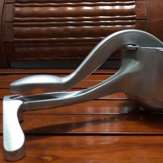 Máy ép hoa quả cầm tay tiện dụng