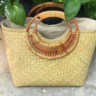 Sản xuất túi xách lục bình, cói, buông, bàng.