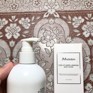 Sữa dưỡng da toàn thân JM Solution Tone Up Water Luminous Body Lotion