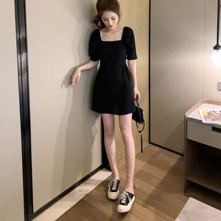 Đầm chữ A tay lỡ cổ vuông