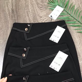 Chân váy bút chì che khuyết điểm công sở