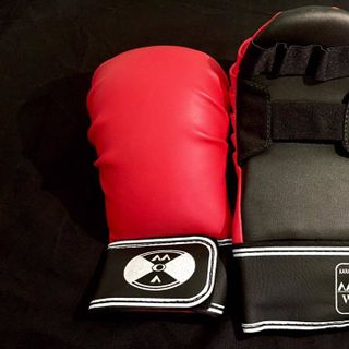 Găng karate MA Sport mút đúc cao su