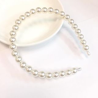 Cài tóc hạt trai hot trend