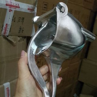 ép trái cây cầm tay bằng kim loại y hình hàng chuẩn sẵn tại tphcm