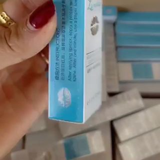 GEL KHOÁ SON MÔI THẦN THÁNH