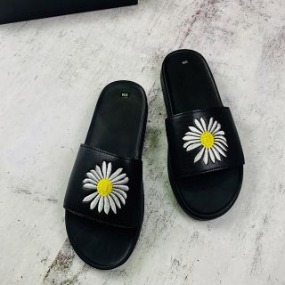 Dép nam hot trend năm 2020