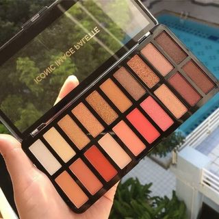 Bảng Phấn Mắt Makeup Studio 20 Ô Sivanna Iconic Image Palette HF382