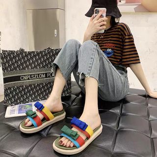 Dép đế lõm mau sinh