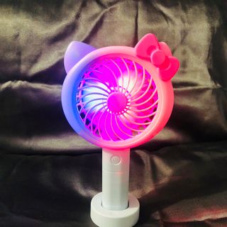 Quạt cầm tay KITTY CÓ ĐÈN - CÓ CHÂN ĐẾ