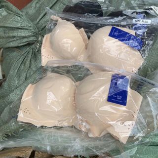 Áo su non 1960 về tiếp