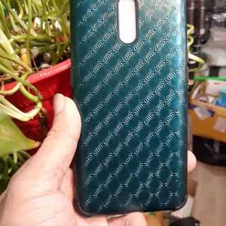 Ốp chống sốc ánh kim.