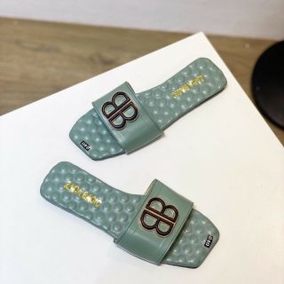 Dép b nhieu màu