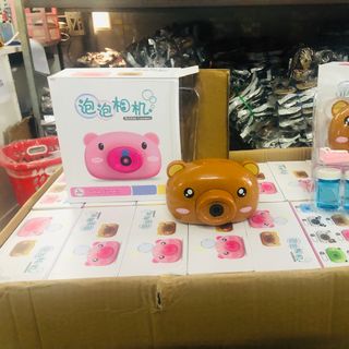 Camera thổi bong bóng hình heo nâu