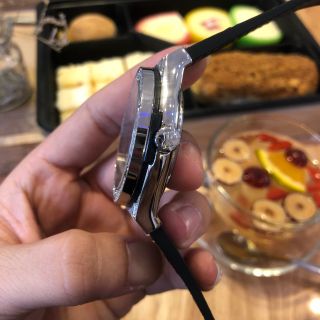 Đồng hồ nam HB vỏ trắng viền đá tấm