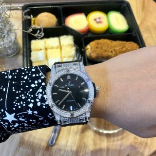 Đồng hồ nam HB vỏ trắng Full kim cương nhân tạo