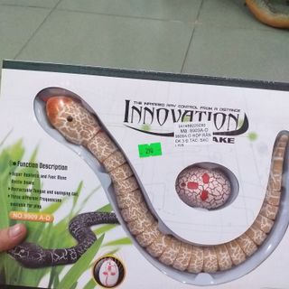 Hộp đồ chơi rắn điều khiển