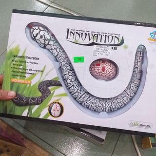 Hộp đồ chơi rắn điều khiển
