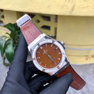 Đồng hồ nam HB viền đá tấm
