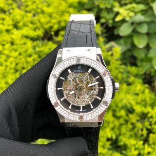 Đồng hồ nam HB vỏ trắng viền đá tấm trắng