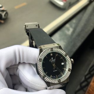 Đồng hồ nữ HB vỏ trắng viền đá tấm