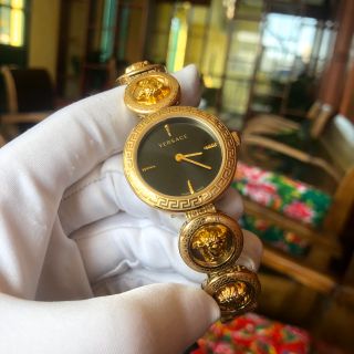 Đồng hồ Versaces vỏ vàng mặt đen cao cấp