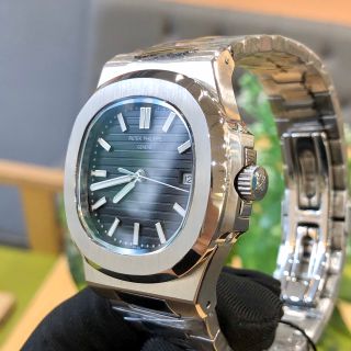 Đồng hồ Patek Philipe vỏ trắng mặt đen