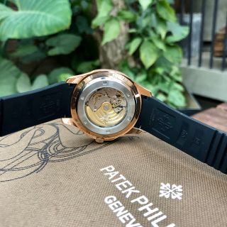 Đồng hồ Patek Philipe vỏ vàng mặt đen