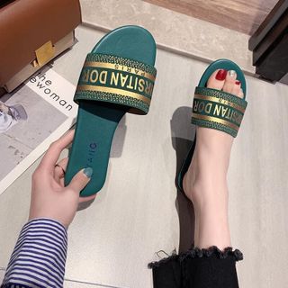 Dép kệ