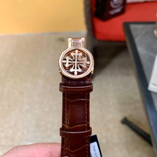 Đồng hồ Patek Philipe nam vỏ vàng mặt trắng lộ cơ