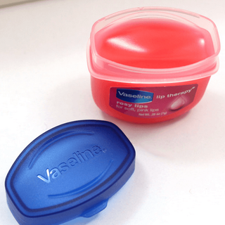 Son Dưỡng Môi Vaseline Rosy Lips Therapy 7g